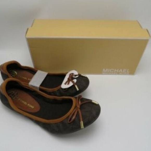 Michael Kors City-Logo Print Ballerina Flat - Picture 6 of 6